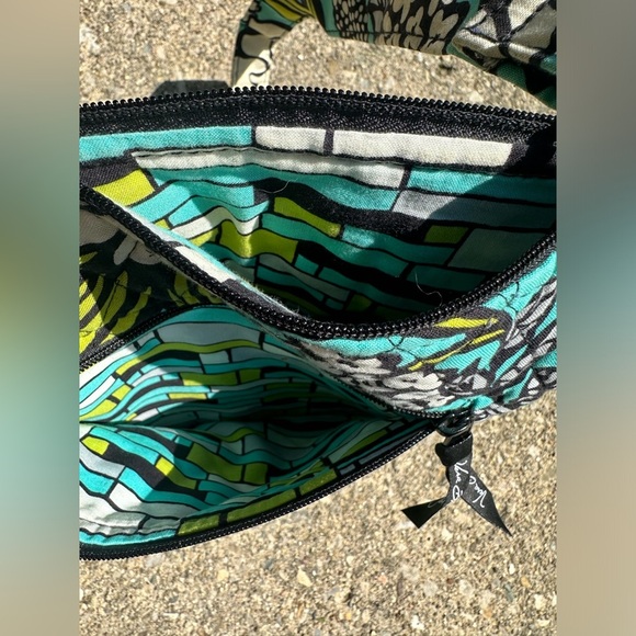 Vera Bradley - Island Blooms - Triple Zip Hipster Crossbody Purse Retired Design - Picture 4 of 6